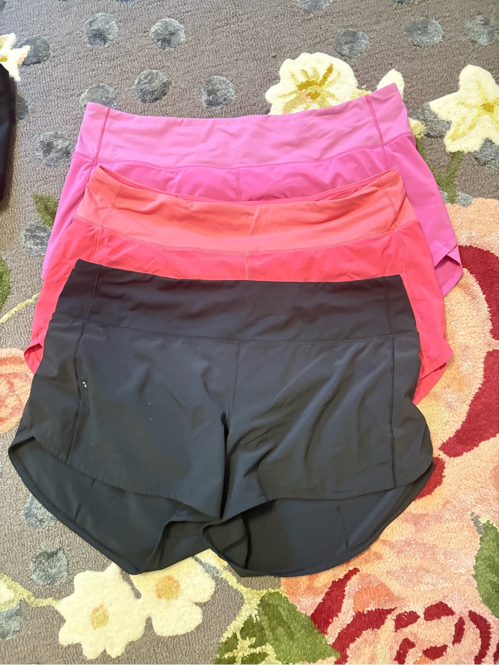 Lululemon speed up size 12 shorts Pink and Black